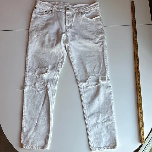 Levi's Customized and Tapered White Distressed jeans - Picture 2 of 11